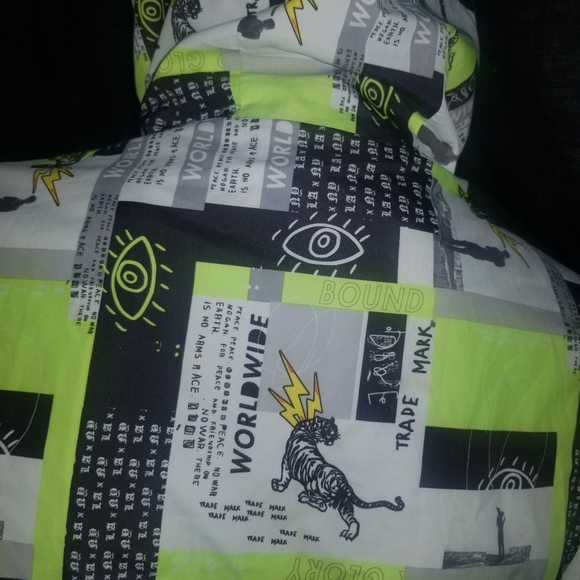 Forever 21 Mens Graphic Worldwide Windbreaker - Picture 4 of 10